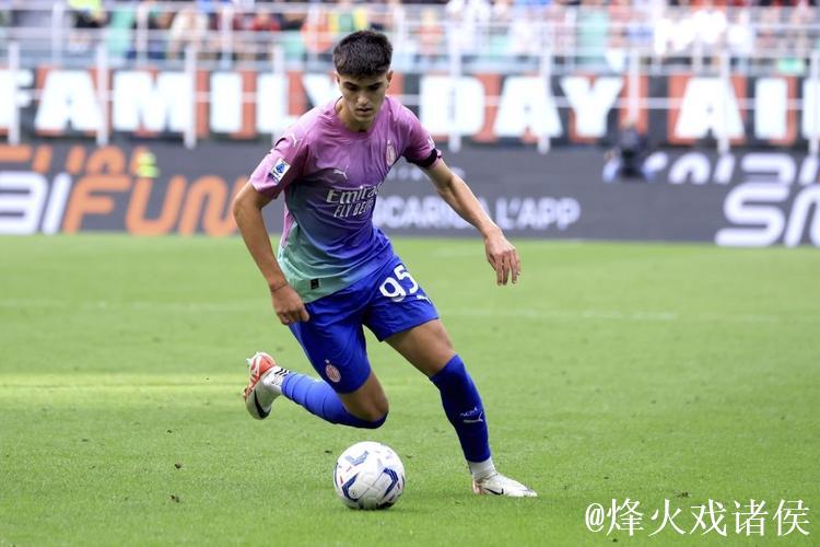 19岁350天，巴尔泰萨吉成为米兰队史意甲双响最年轻的后卫